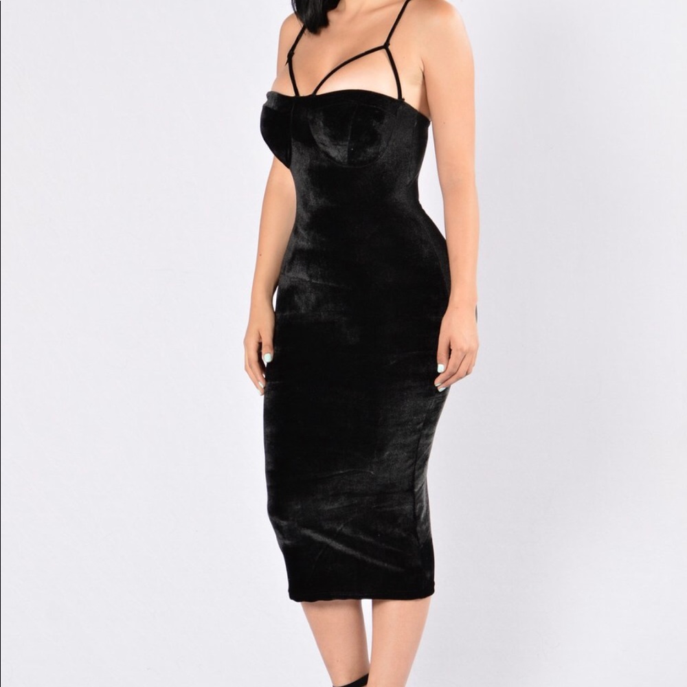 Rich Like Velvet Dress - Picture 2 of 3